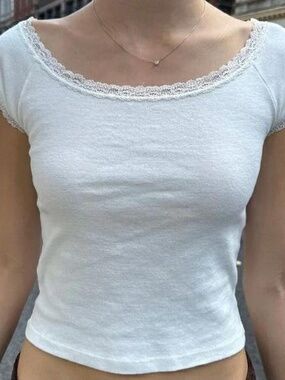 Brandy Melville Women's White lace Crop-top
